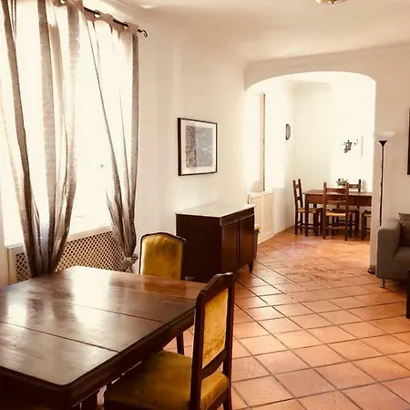 In Santa Chiara, The Heart Of Gasthuis Napels