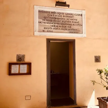 In Santa Chiara, The Heart Of نابولي